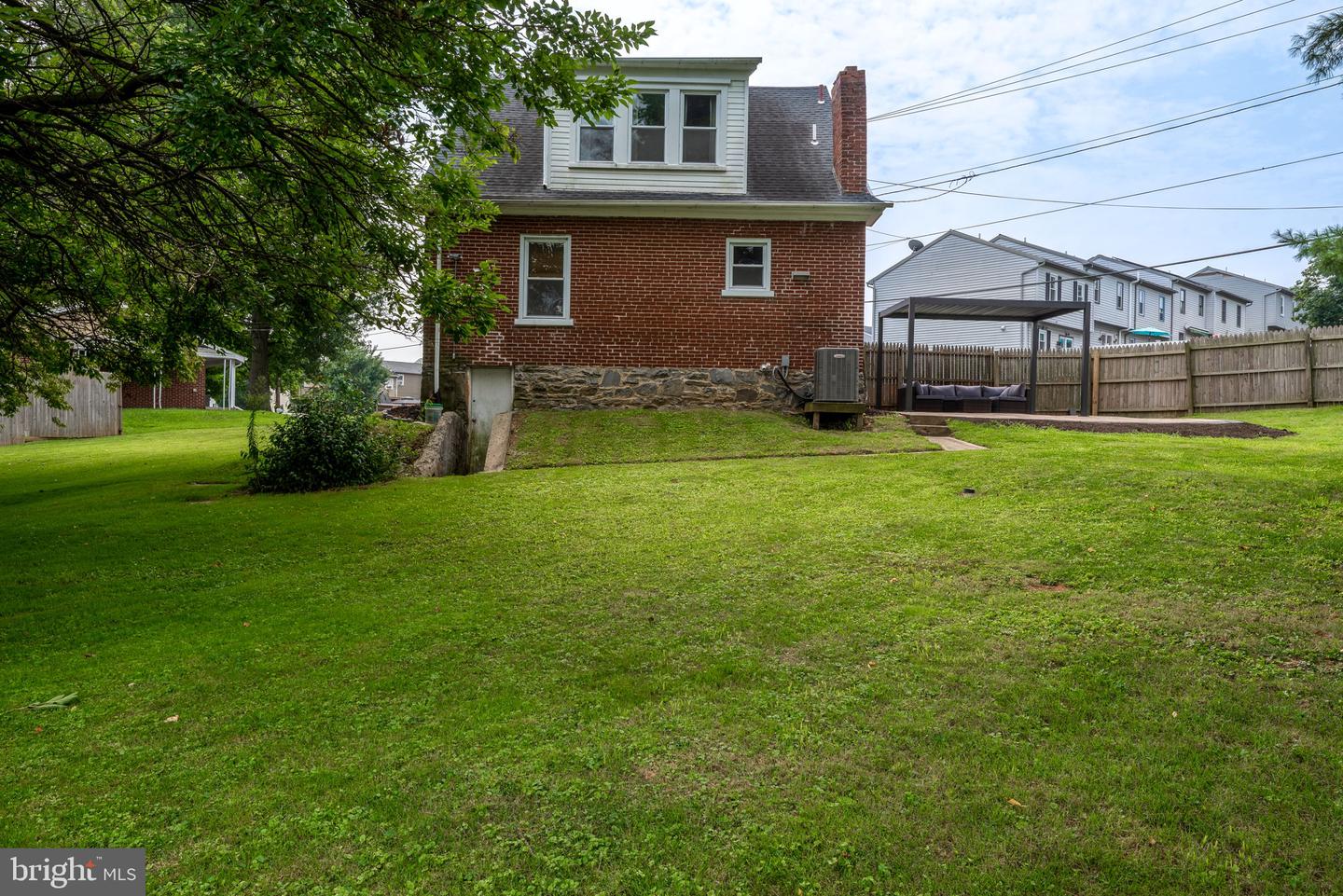 683 Fairview Ave