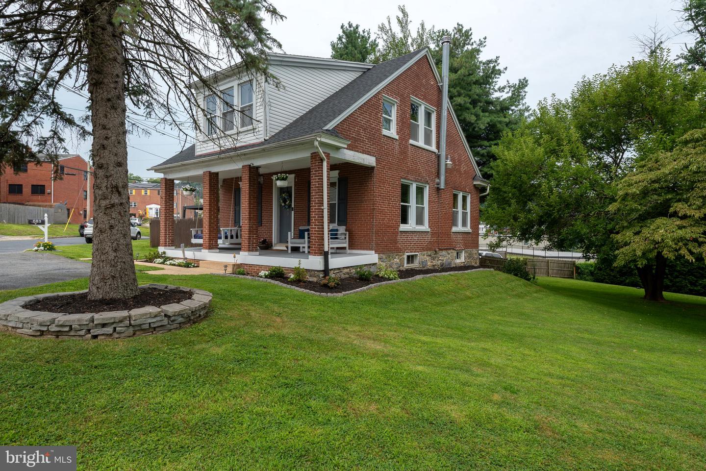 683 Fairview Ave