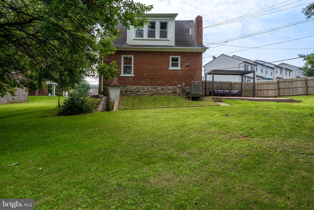 683 Fairview Ave