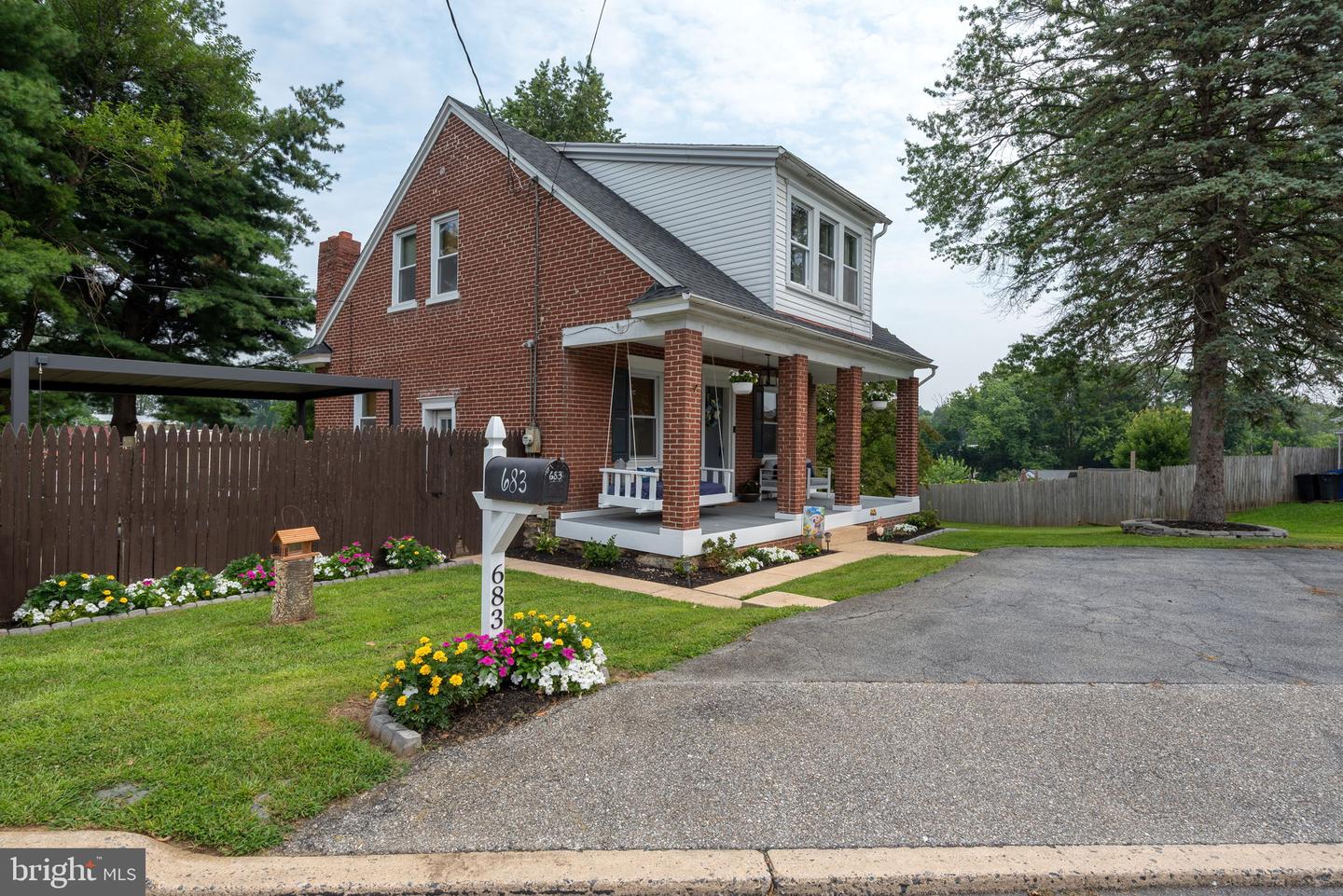 683 Fairview Ave