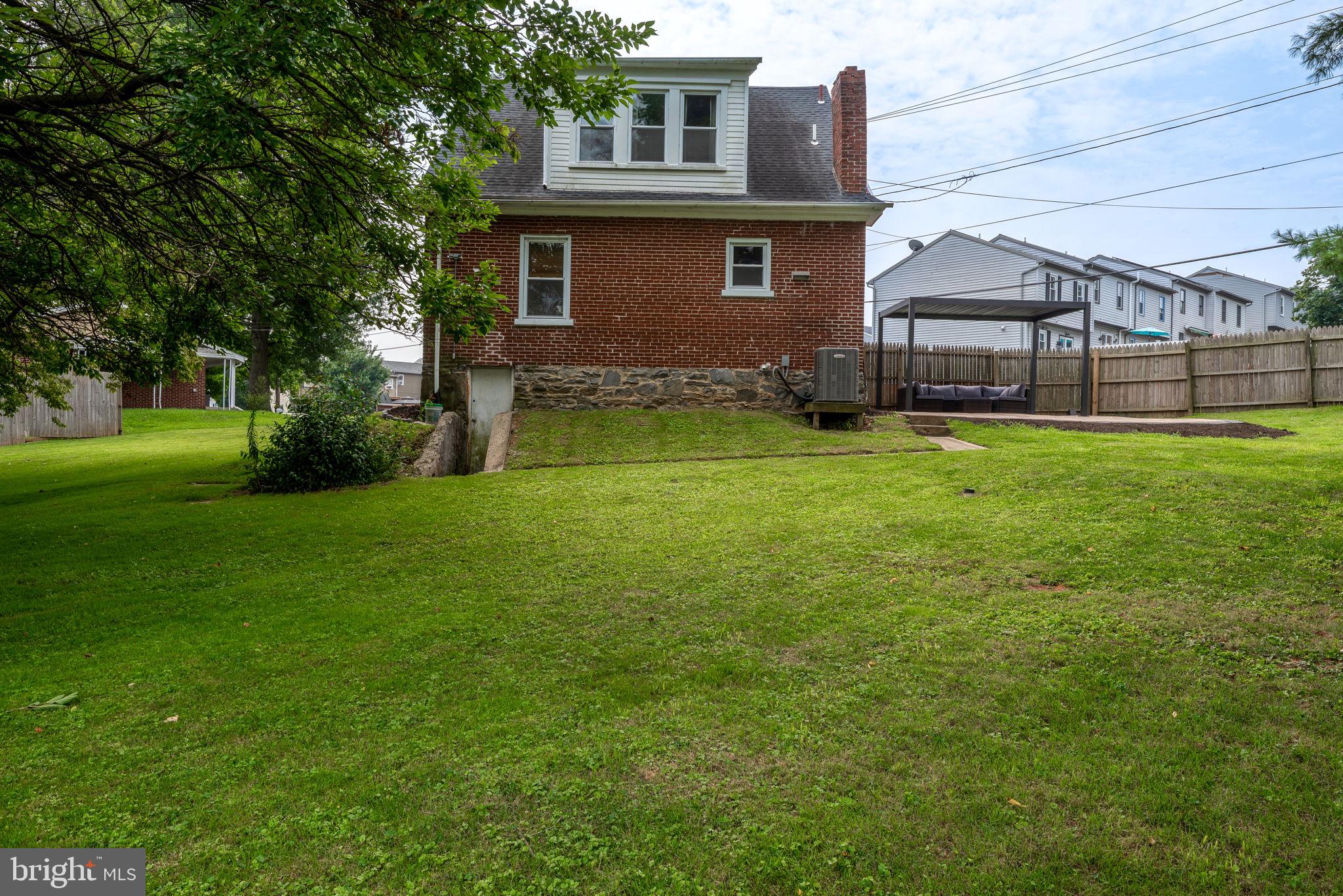 683 Fairview Ave