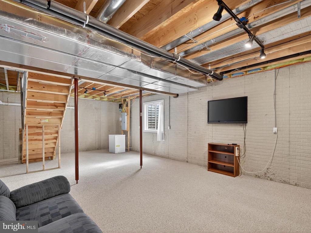 101 TINSMITH LANE