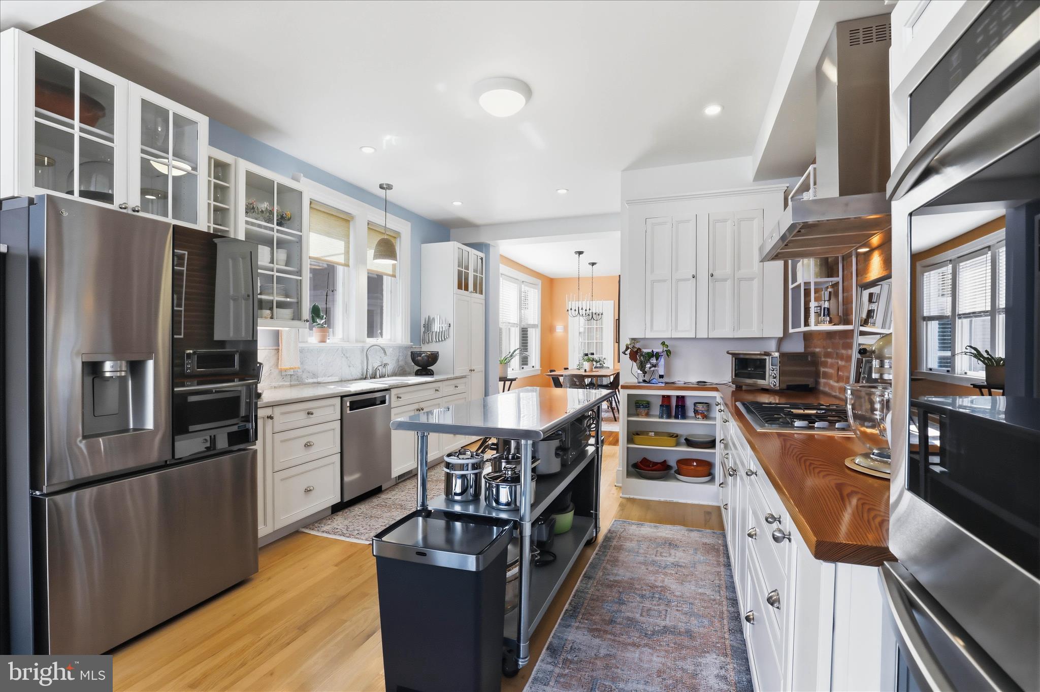 633 W CHESTNUT STREET