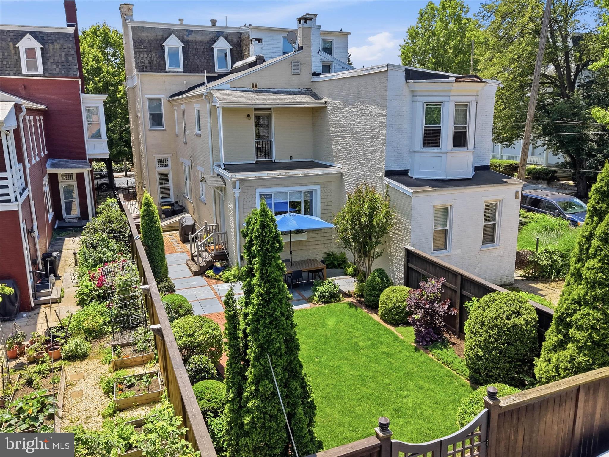 633 W CHESTNUT STREET