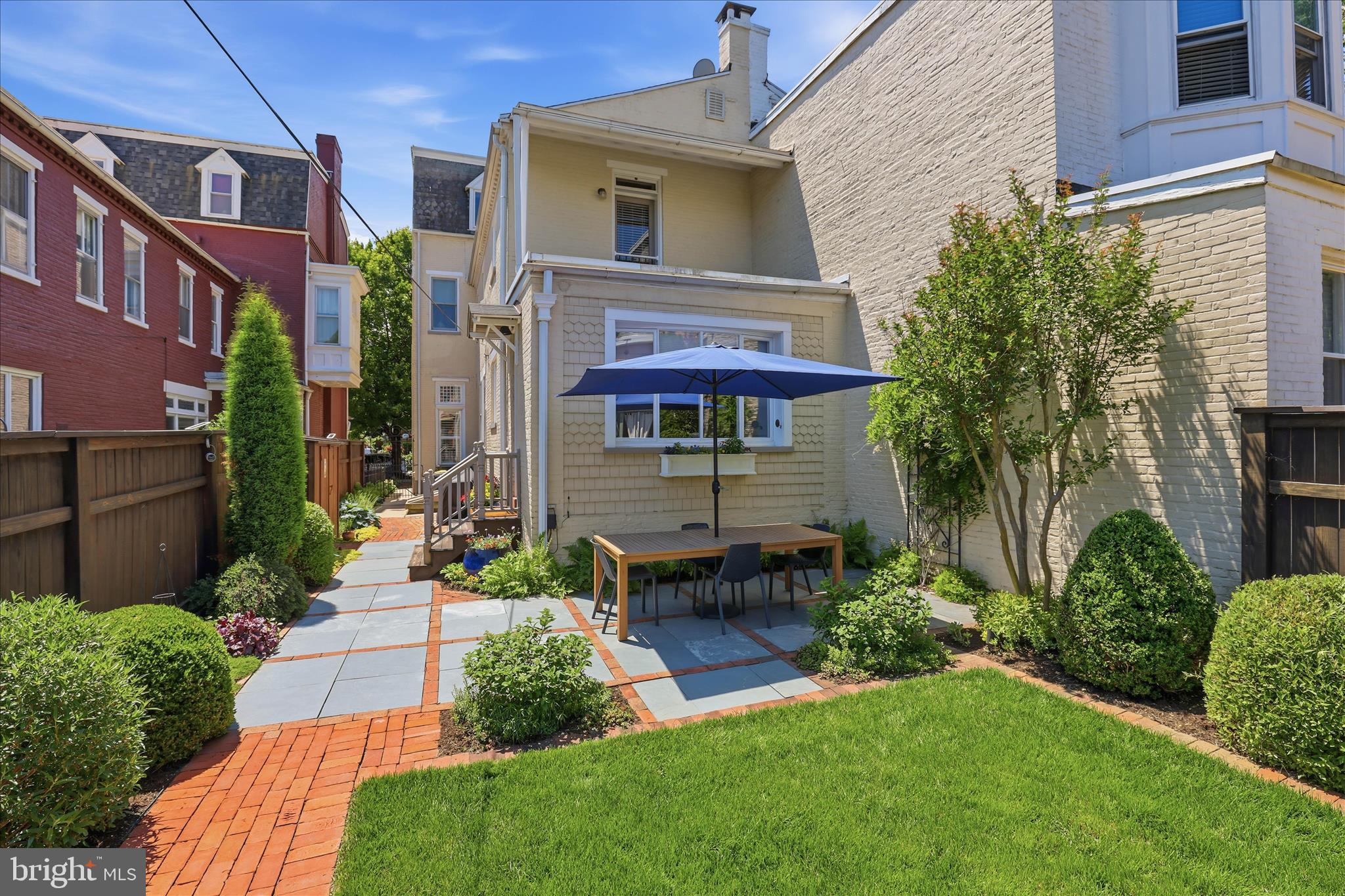 633 W CHESTNUT STREET
