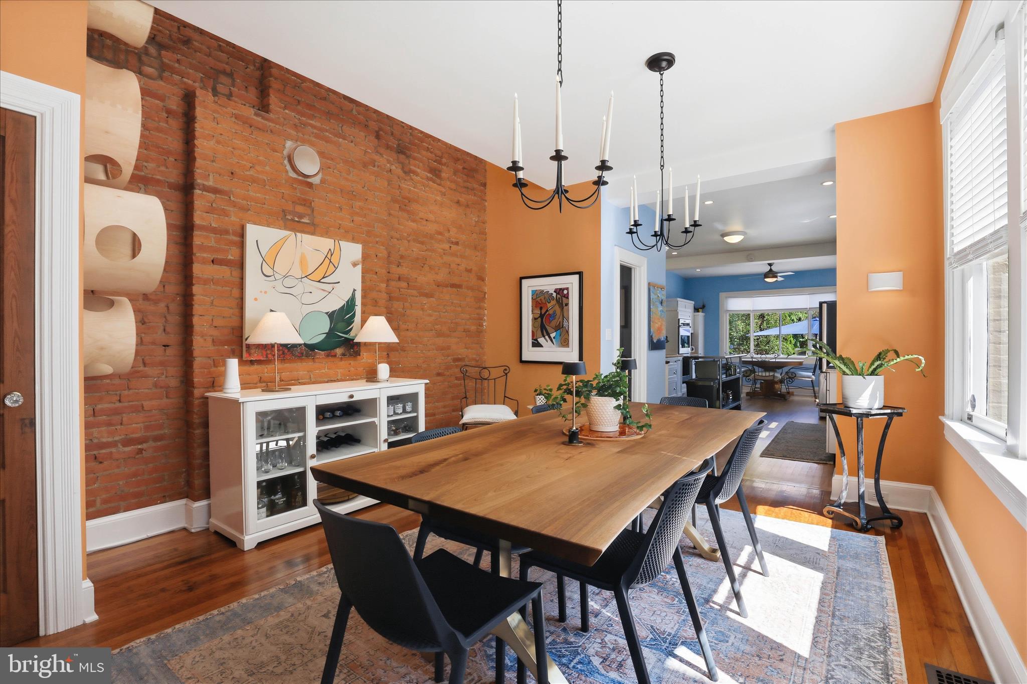 633 W CHESTNUT STREET
