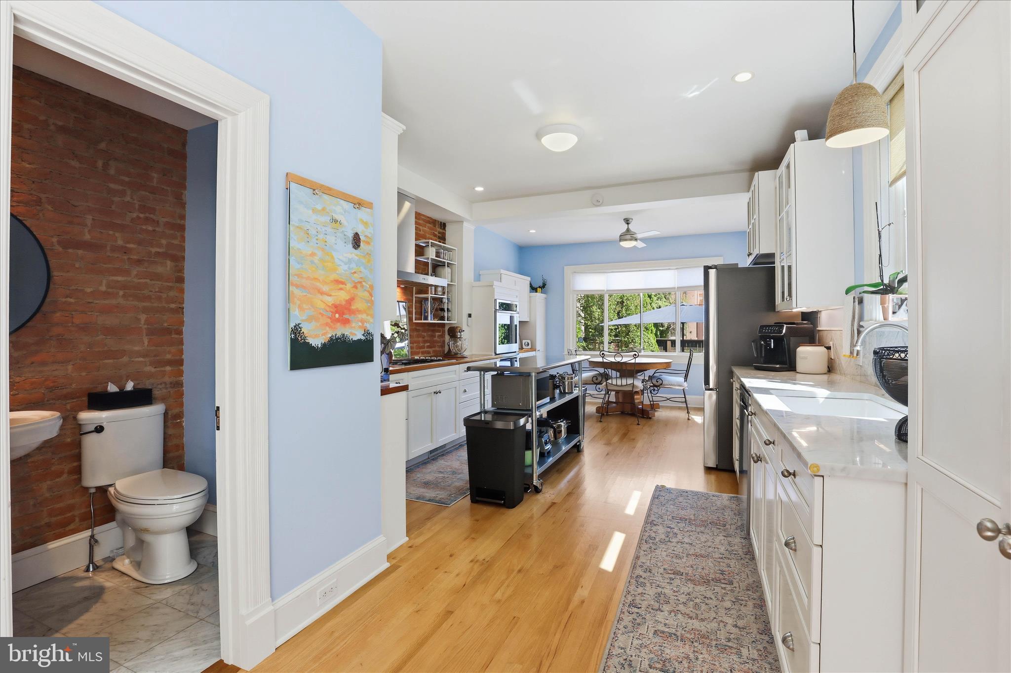 633 W CHESTNUT STREET