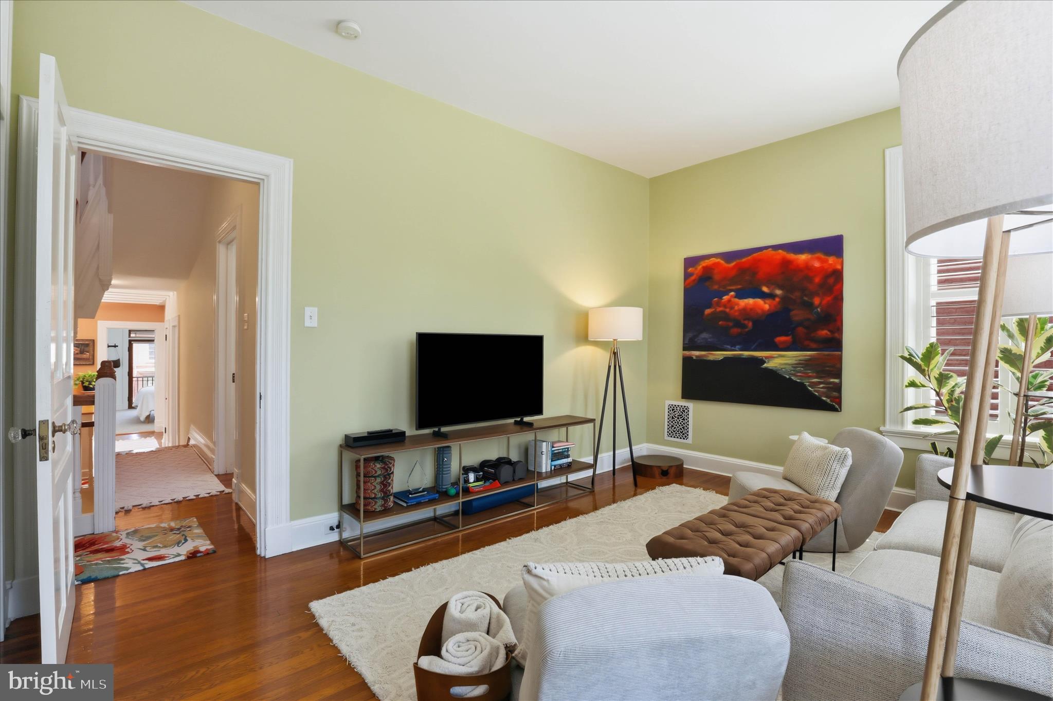 633 W CHESTNUT STREET