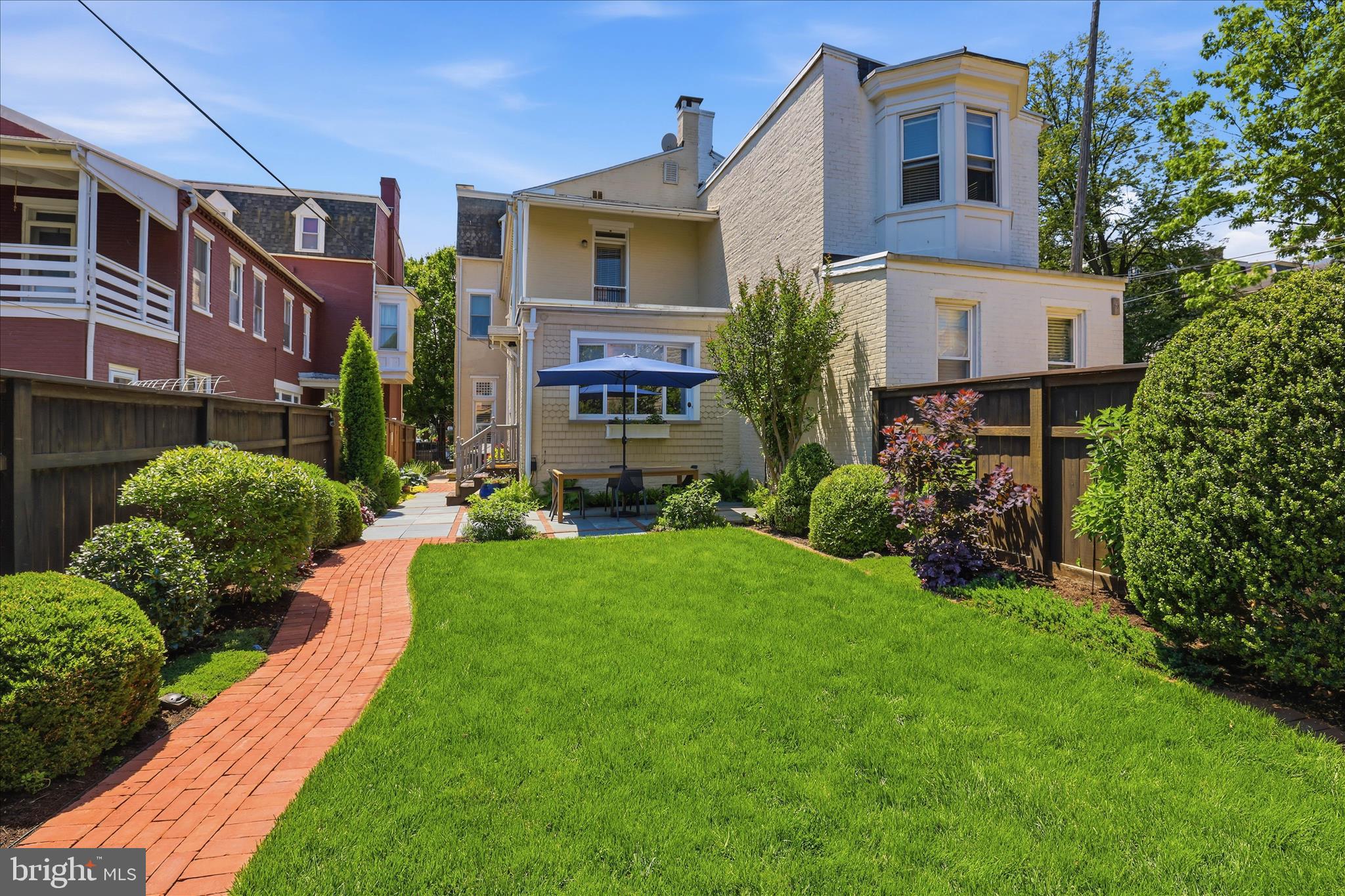 633 W CHESTNUT STREET