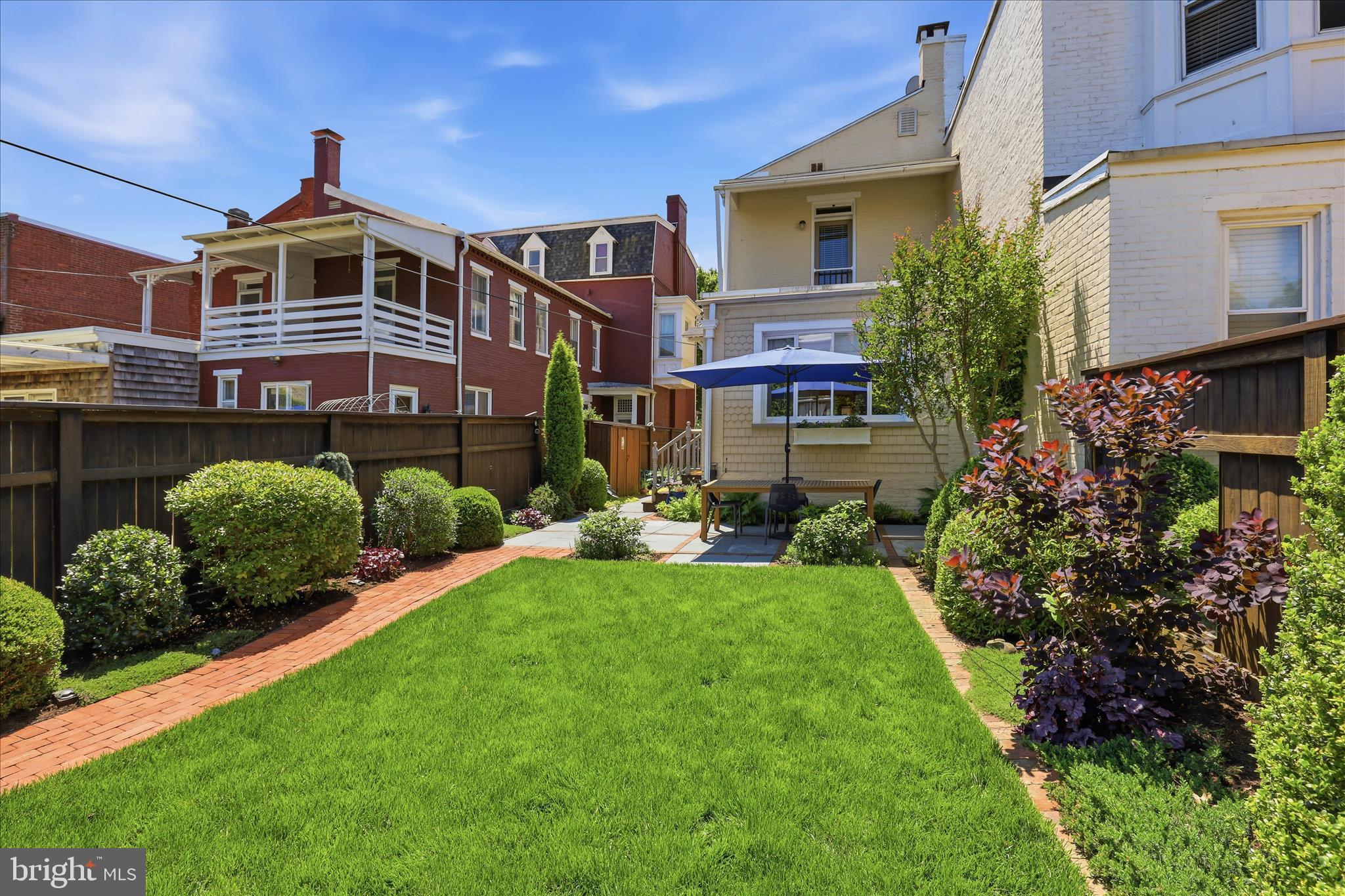 633 W CHESTNUT STREET