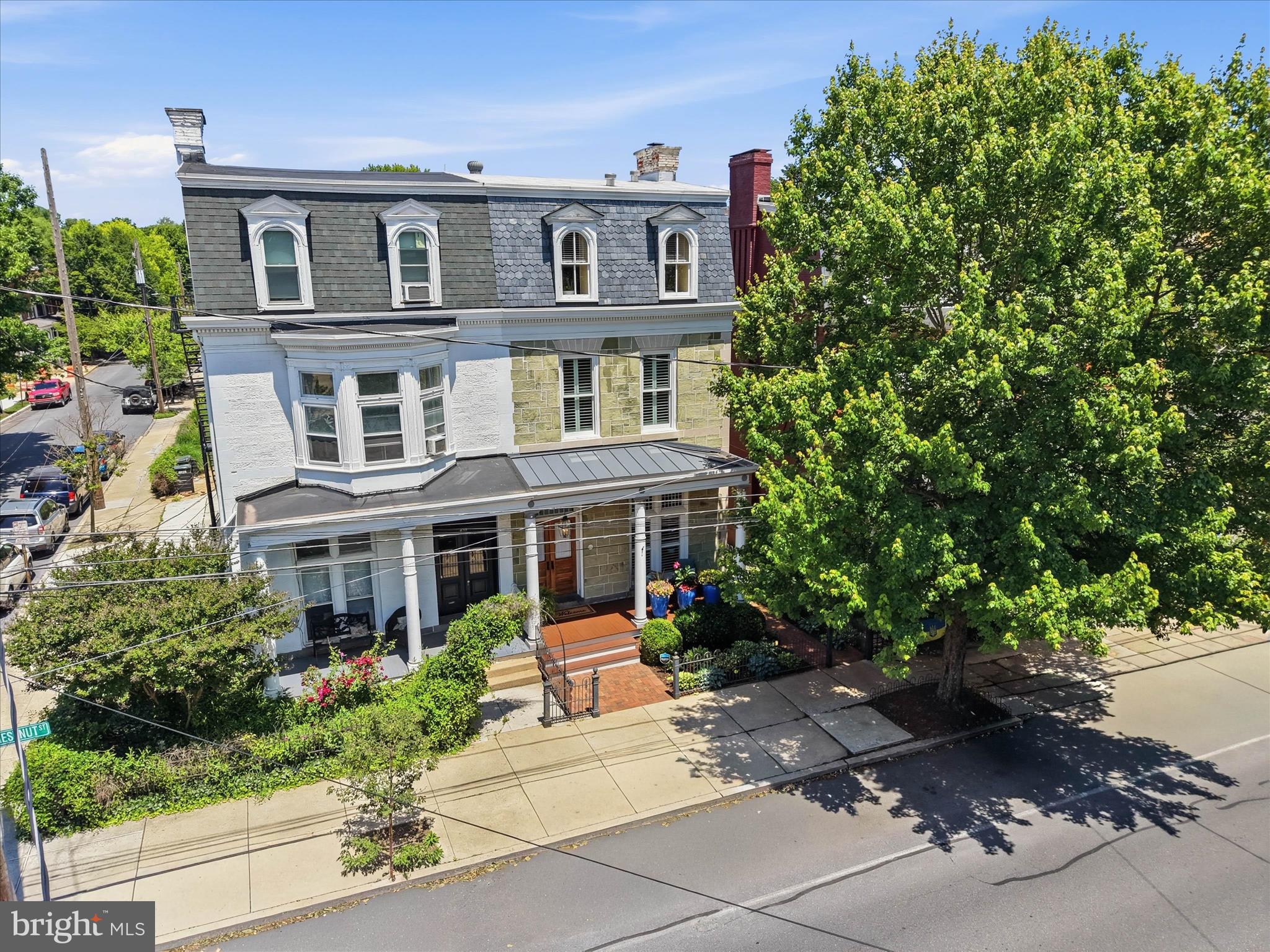 633 W CHESTNUT STREET