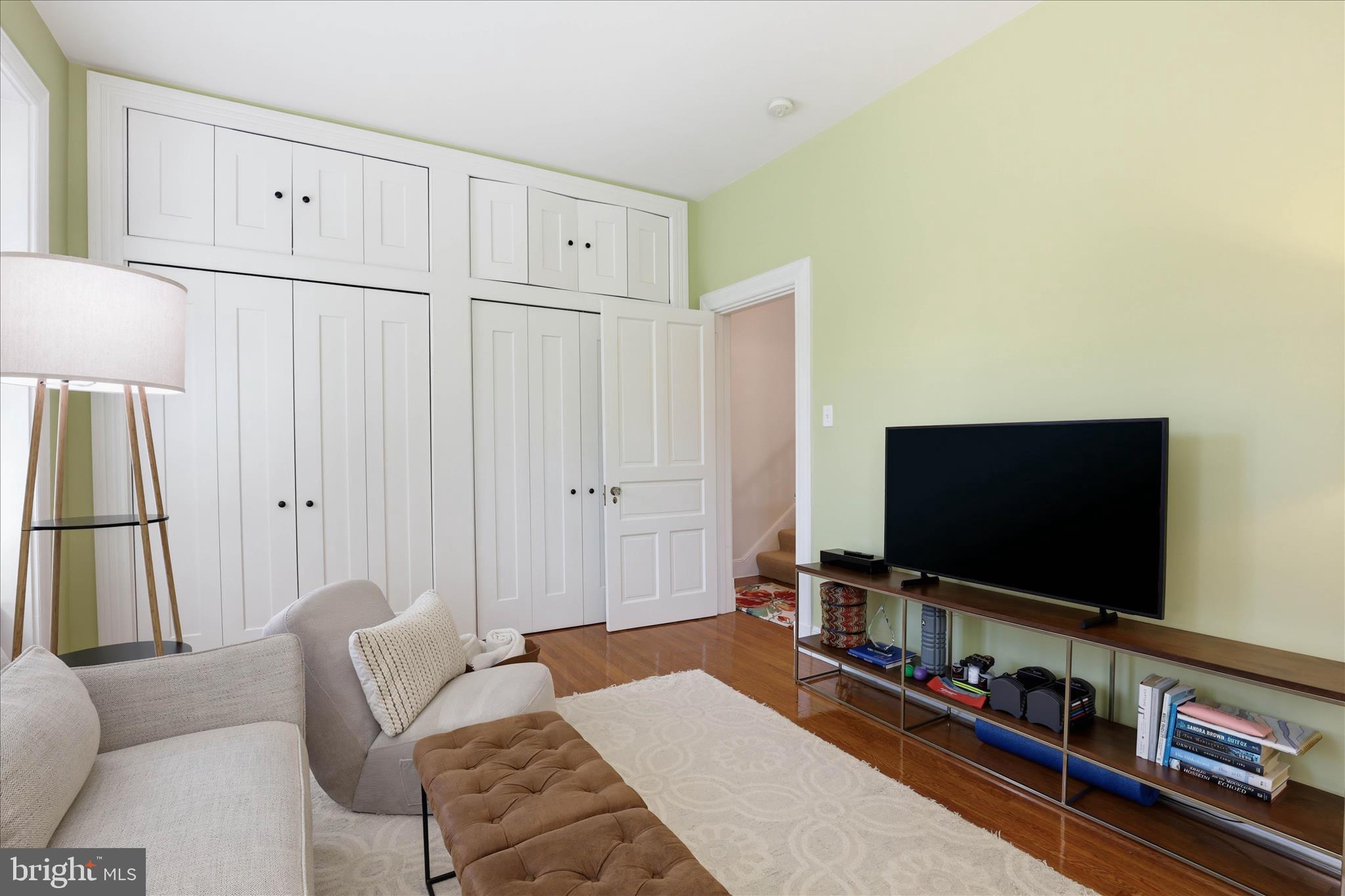 633 W CHESTNUT STREET