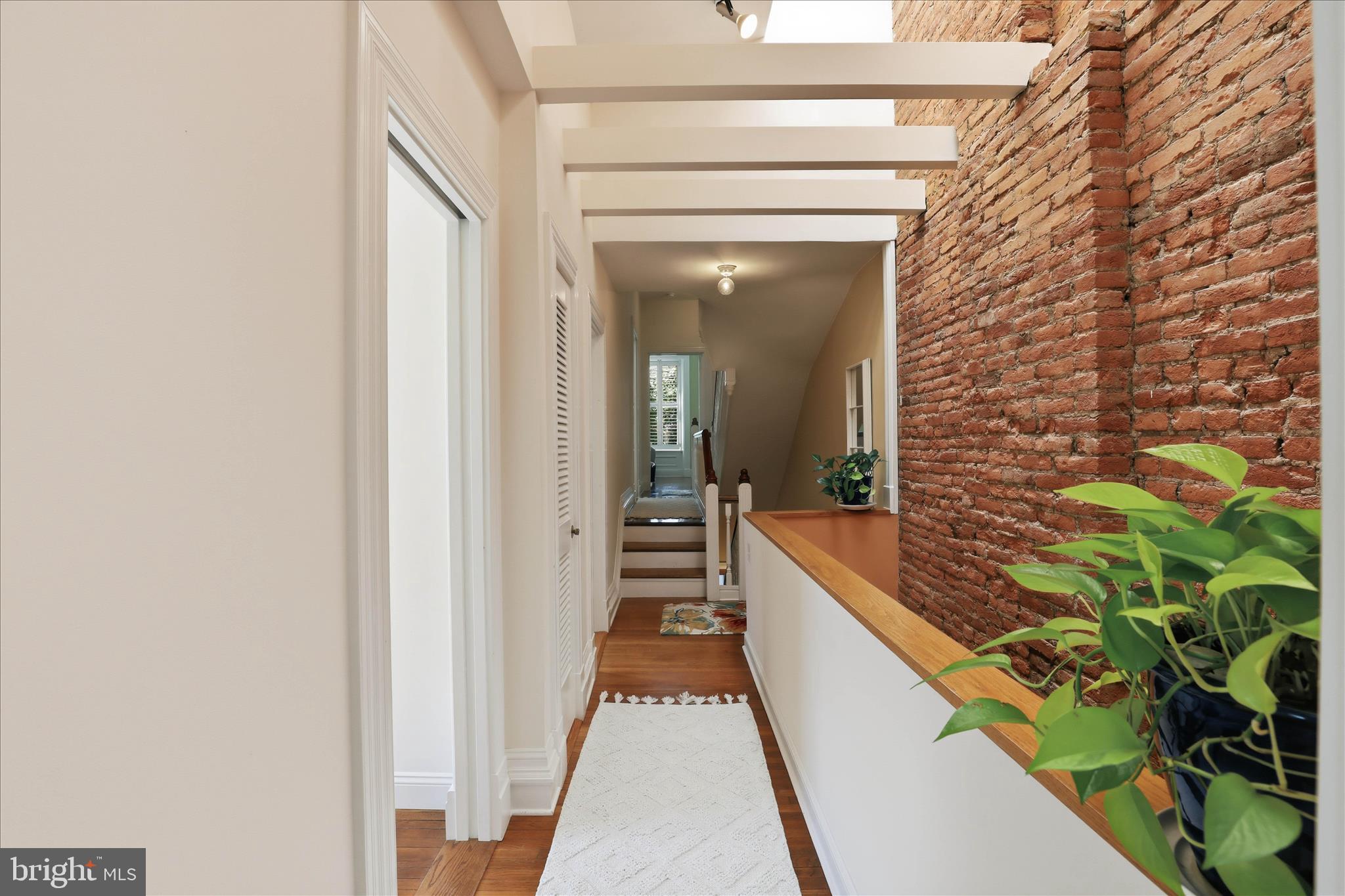 633 W CHESTNUT STREET