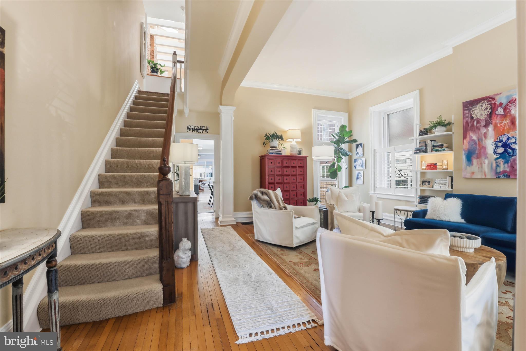 633 W CHESTNUT STREET