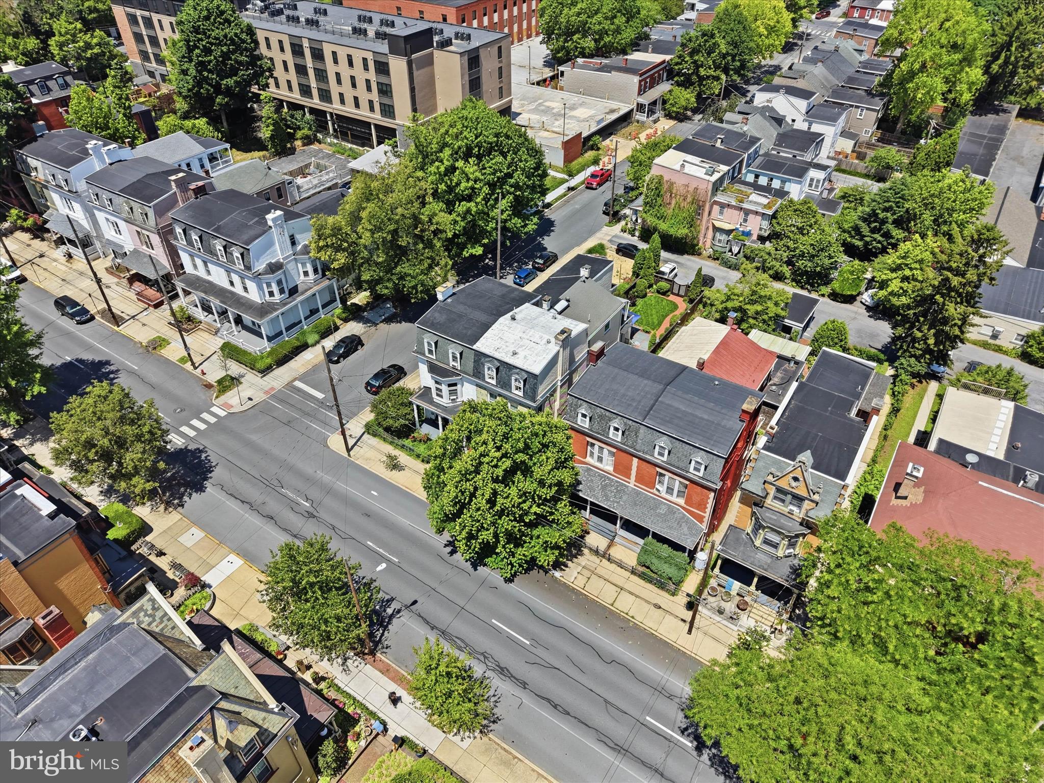 633 W CHESTNUT STREET