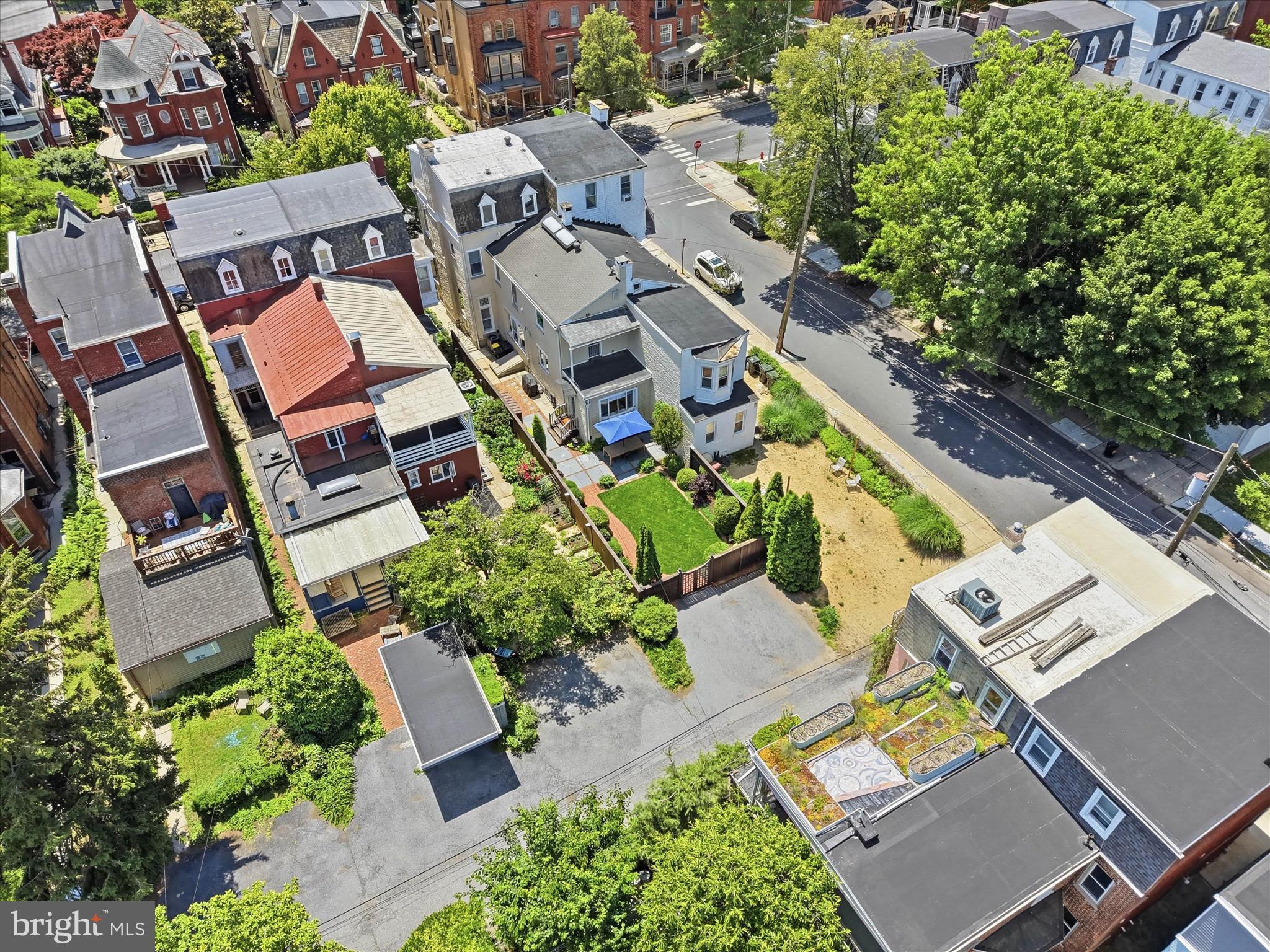 633 W CHESTNUT STREET