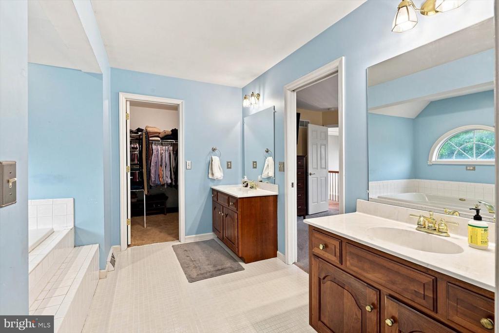 140 OLDE FIELD DRIVE