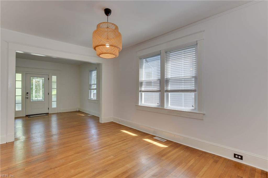 1733 Fontainebleau CRES