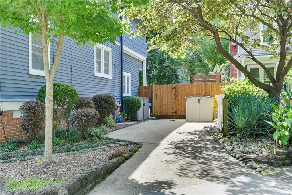 1733 Fontainebleau CRES