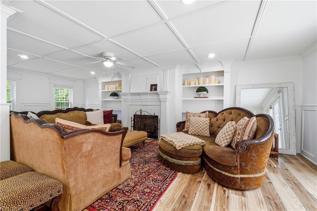 1901 Prince Edward DR