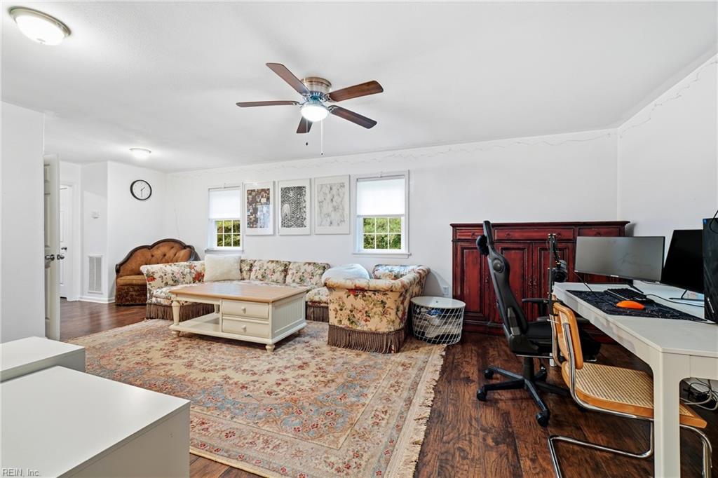 1901 Prince Edward DR