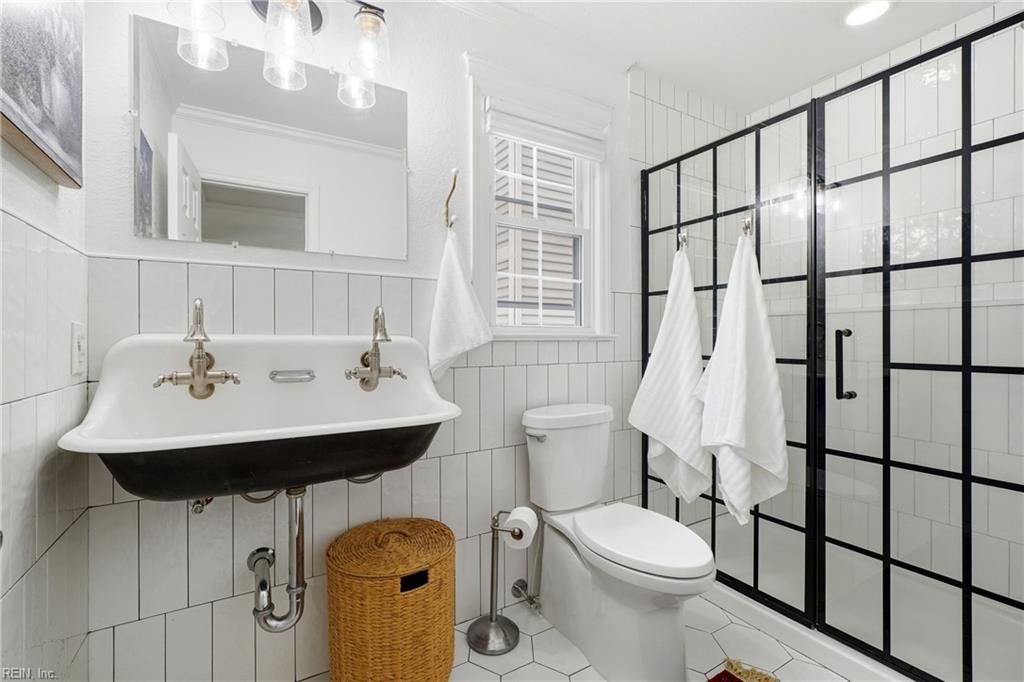 1901 Prince Edward DR