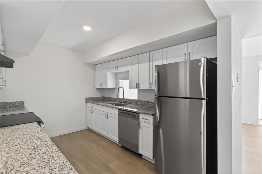 744 Lake Edward DR W