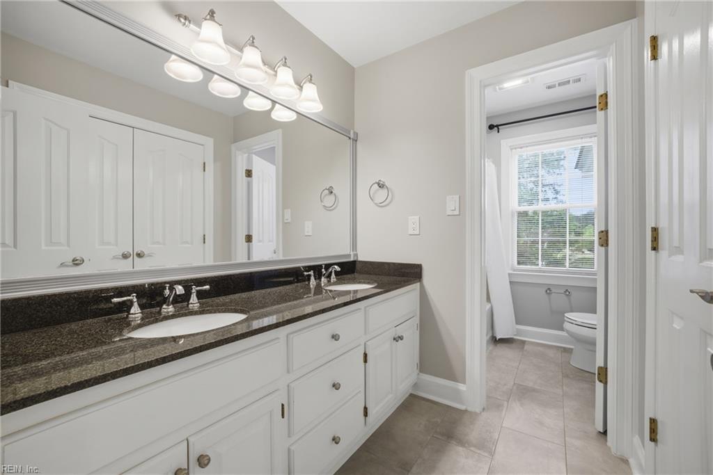 933 Forest Lakes CIR