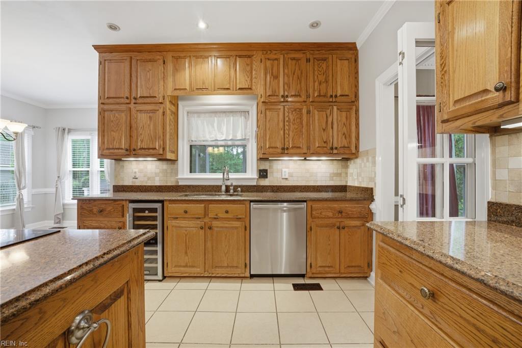 933 Forest Lakes CIR