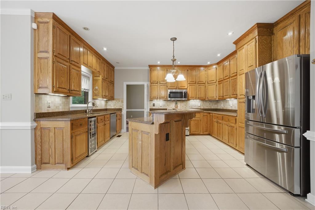 933 Forest Lakes CIR