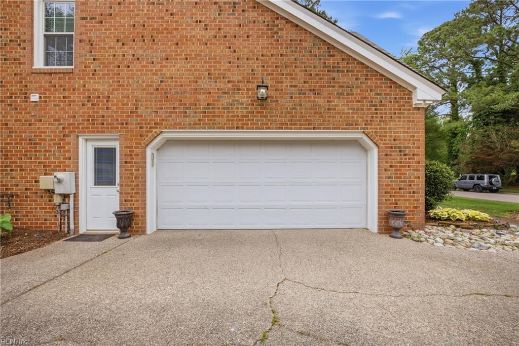 933 Forest Lakes CIR