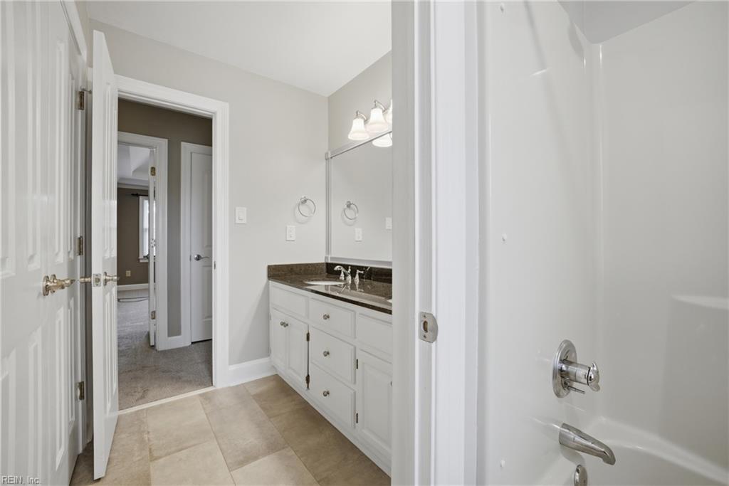933 Forest Lakes CIR