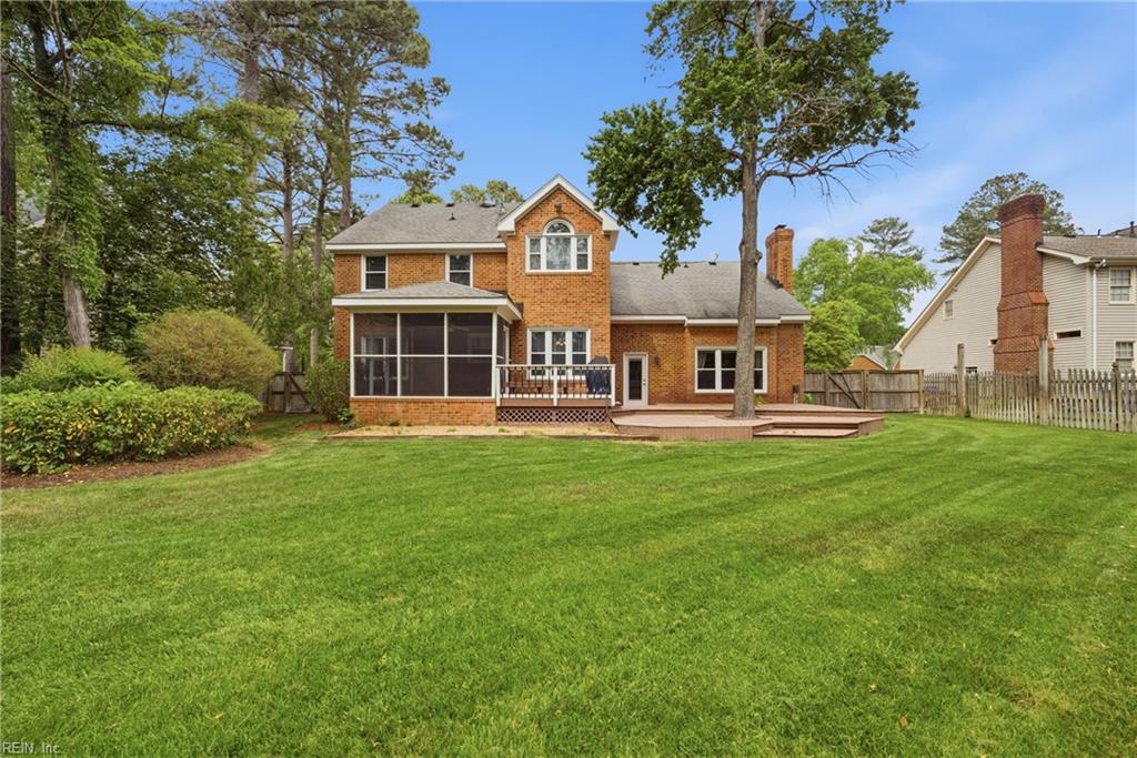 933 Forest Lakes CIR