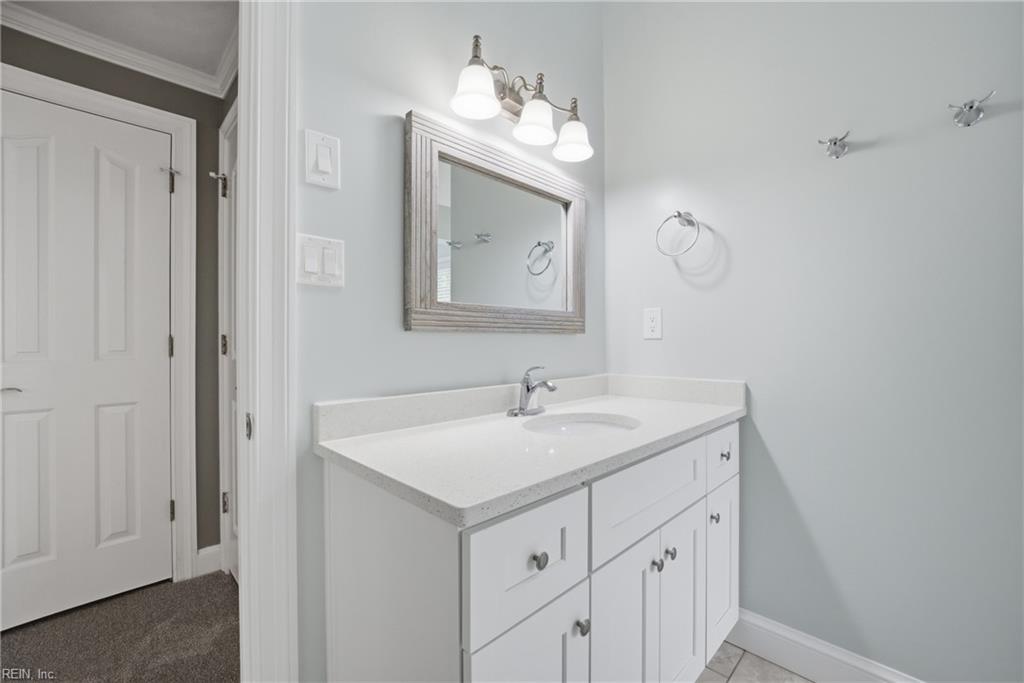 933 Forest Lakes CIR
