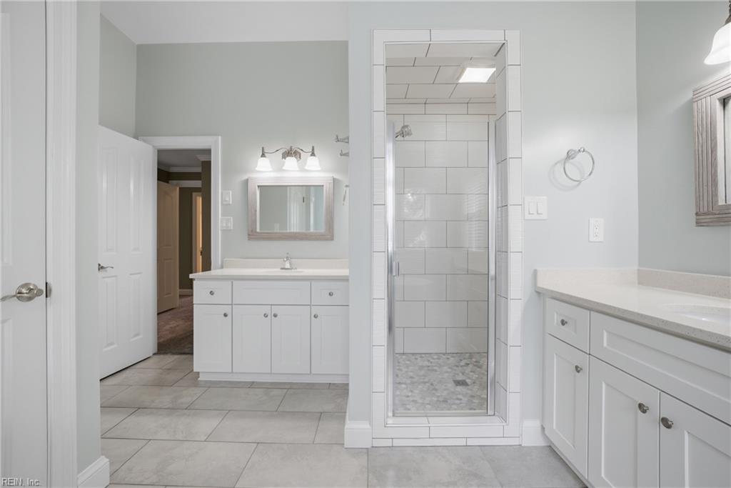 933 Forest Lakes CIR