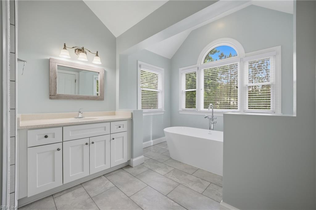 933 Forest Lakes CIR
