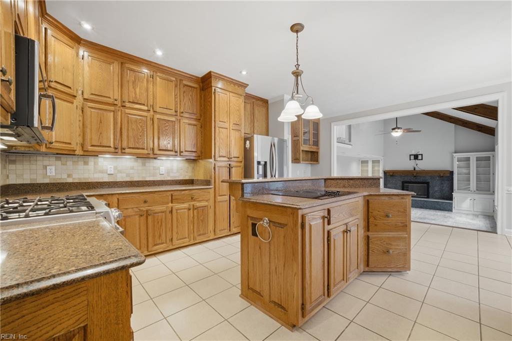 933 Forest Lakes CIR