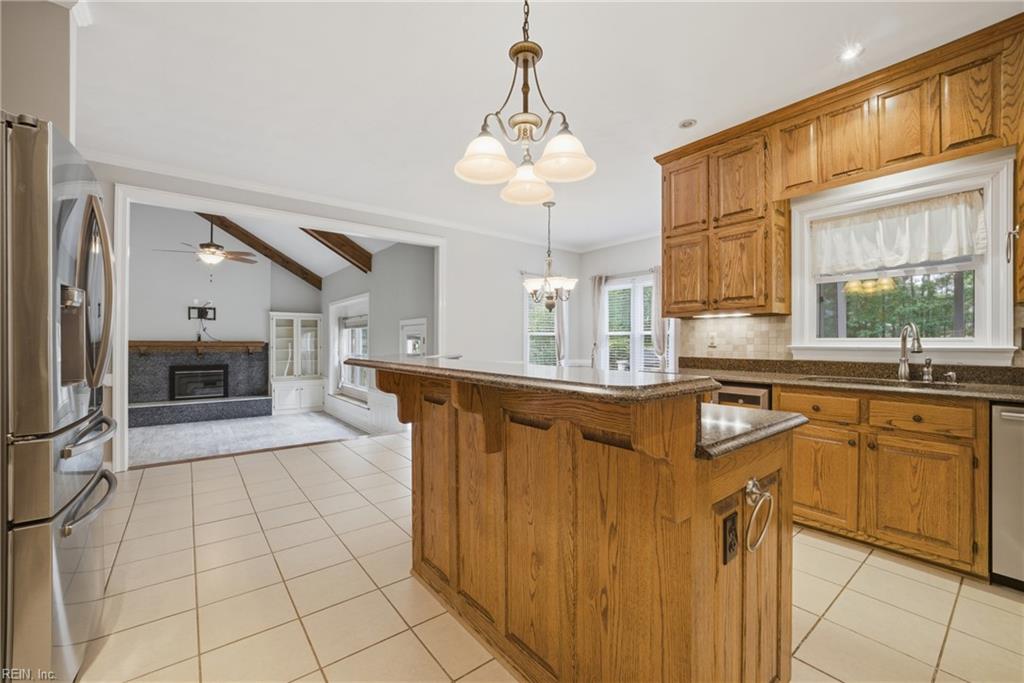 933 Forest Lakes CIR