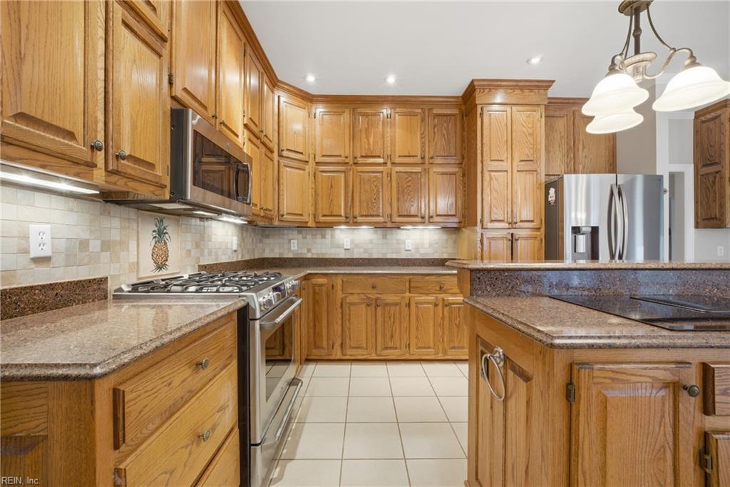 933 Forest Lakes CIR