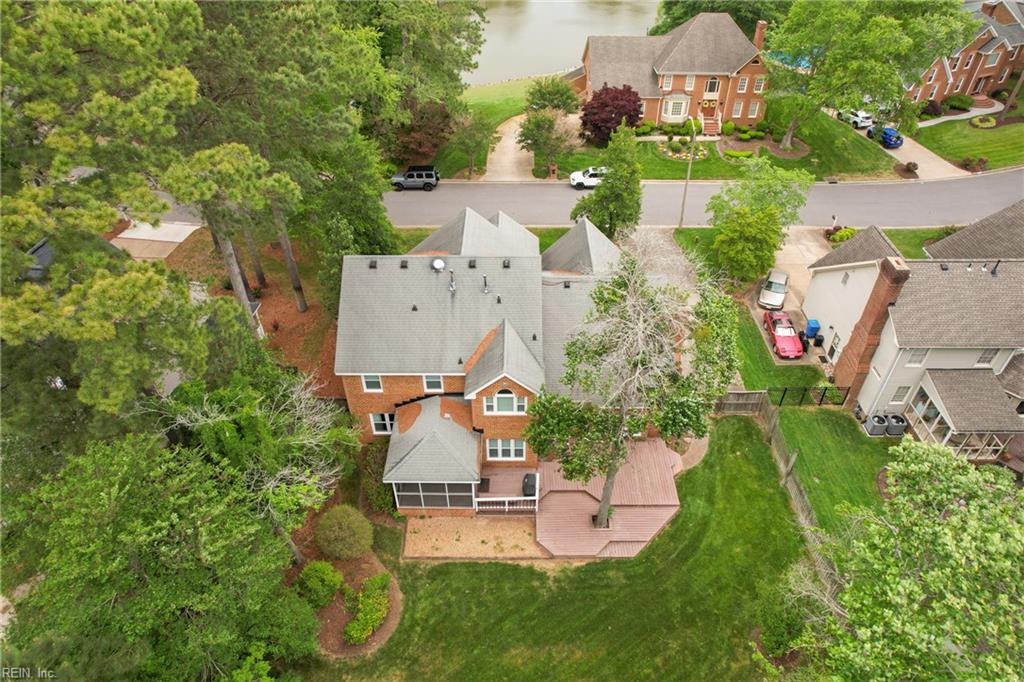 933 Forest Lakes CIR