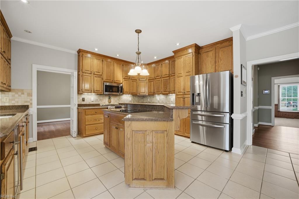 933 Forest Lakes CIR
