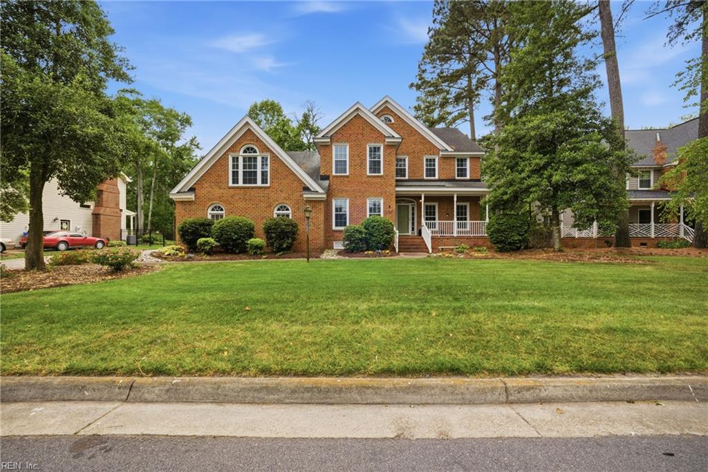 933 Forest Lakes CIR
