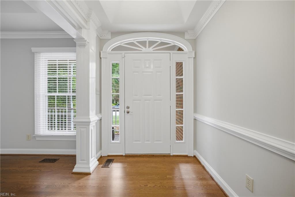 933 Forest Lakes CIR