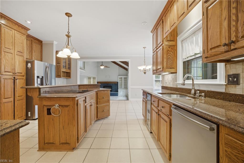 933 Forest Lakes CIR