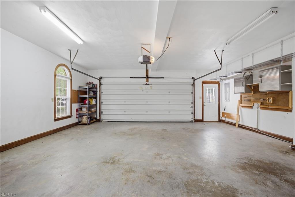 933 Forest Lakes CIR