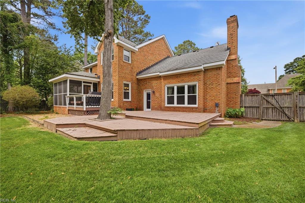 933 Forest Lakes CIR