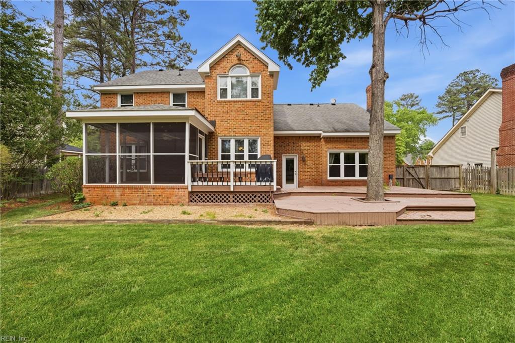 933 Forest Lakes CIR