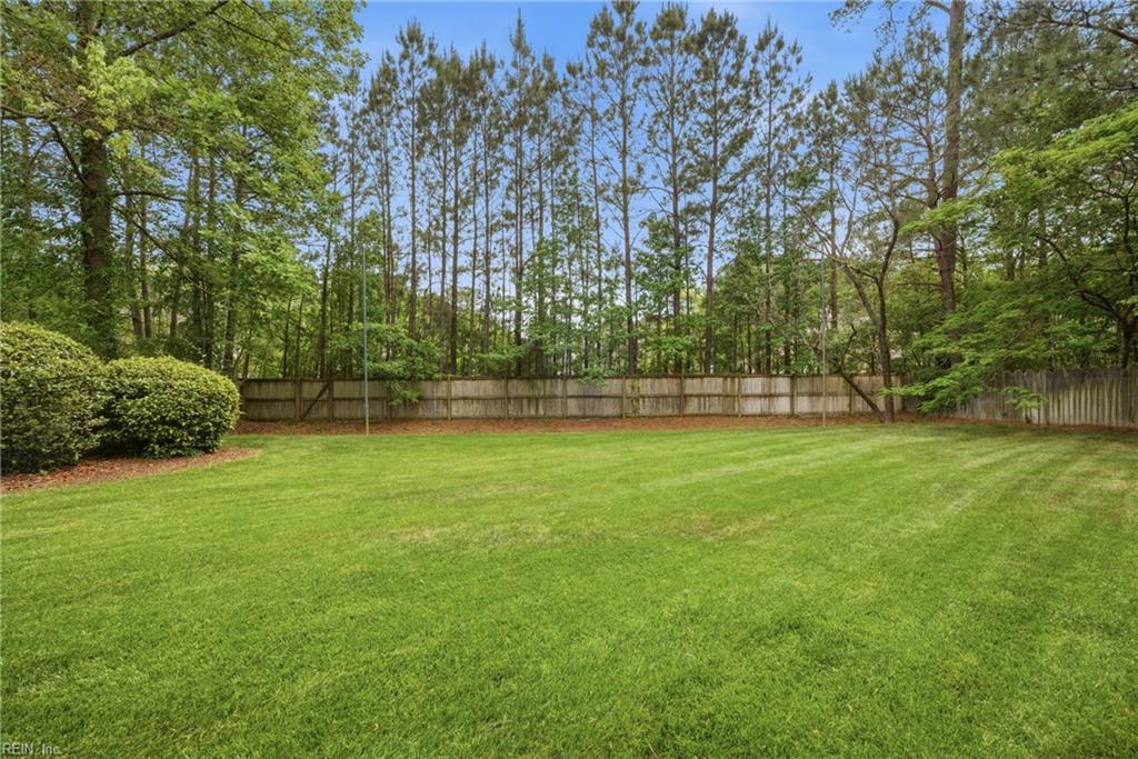 933 Forest Lakes CIR
