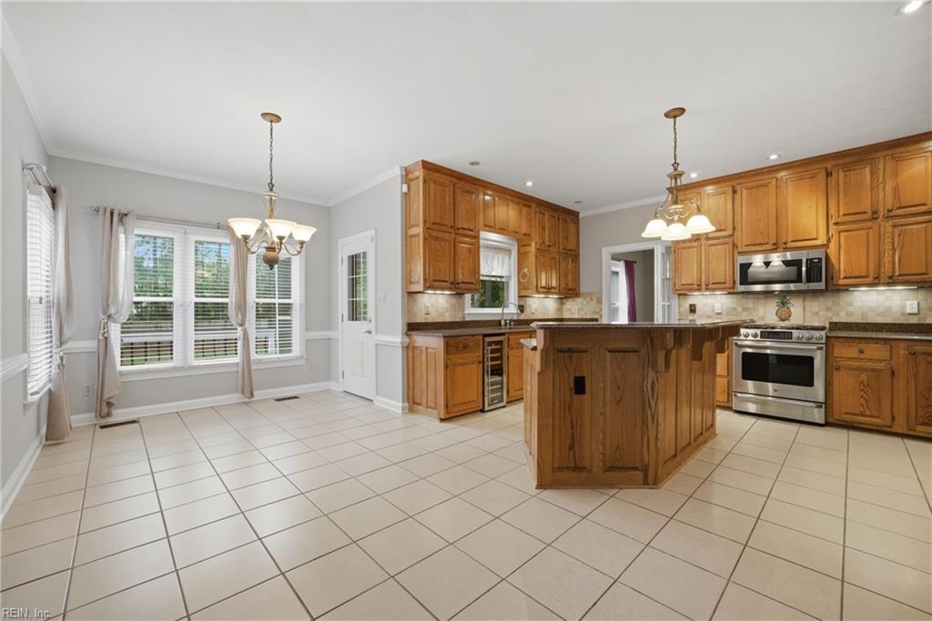 933 Forest Lakes CIR
