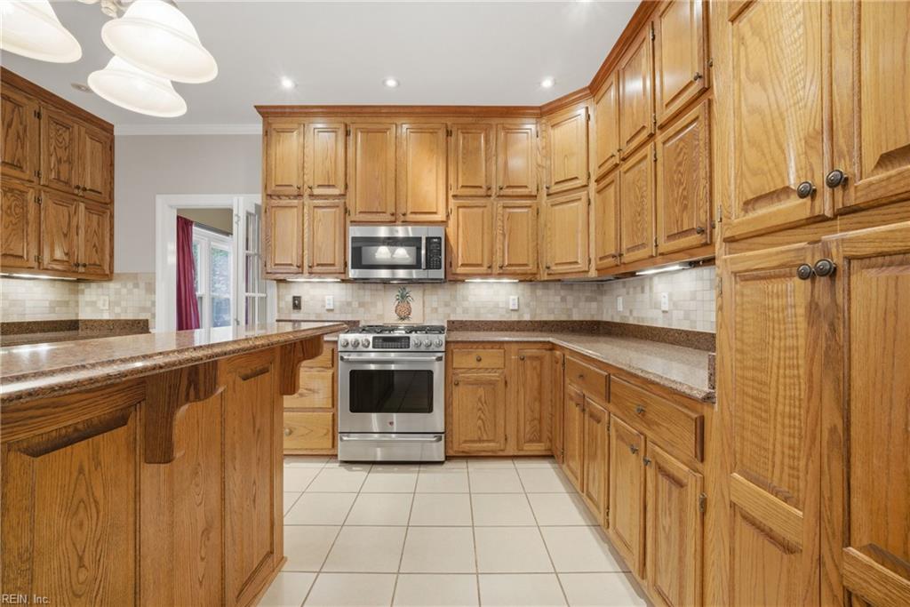 933 Forest Lakes CIR